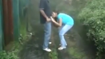 Amateur Couple'S Public Blowjob In India