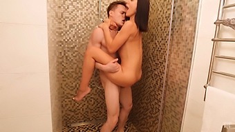 Teen Caught In The Act While Showering In Amateur Porn