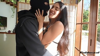 Tutorial For Kissing Techniques With Real-Life Demonstration